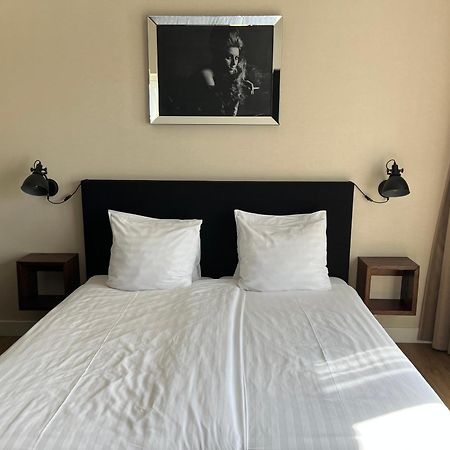 De Tien Wilgen Apartment Oosterblokker ภายนอก รูปภาพ